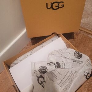 UGG Women's Slippers in Tan